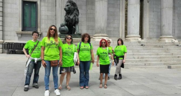 El colectivo de camareras de piso 'Las Kellys', ante el Congreso en mayo pasado.