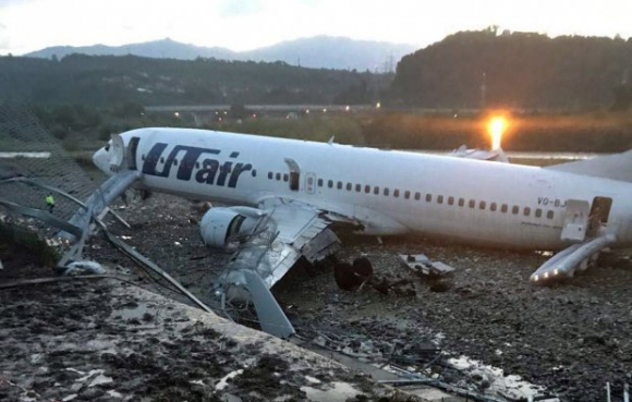 Resultado de imagen de Al menos 18 heridos al incendiarse un Boeing 737 en la ciudad rusa de Sochi