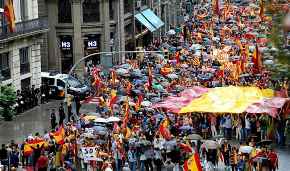 Manifestación en Barcelona con el lema "Catalunya es Espanya. Democracia, futuro y libertad"