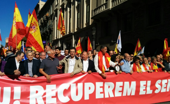 El socialista Josep Borrell encabeza la manifestación