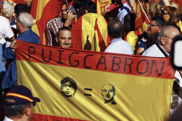 Una pancarta contra el president de la Generalitat en la manifestación de Barcelona