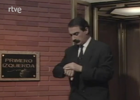 Carlos Herrera esperando a sus invitados en 'Primero Izquierda' (1991).