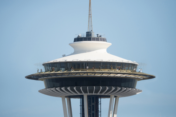 Fotografía del Space Needle de Seattle remodelado.