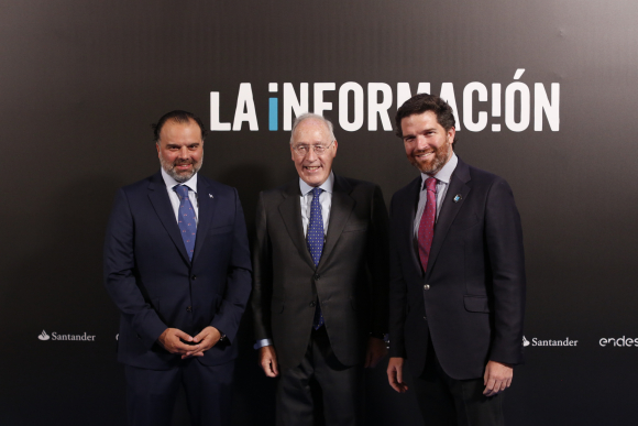 (De izq a dcha) Fernando de Yarza, Manuel Pizarro e Íñigo de Yarza