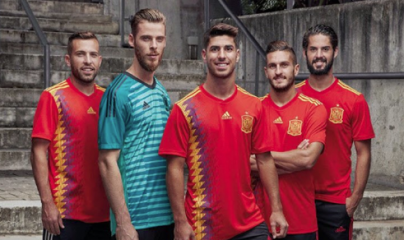 Fotografía de la nueva camiseta de España para Rusia 2018.