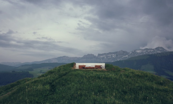 Fotografía de la habitación 'Null Stern' en los Alpes suizos.
