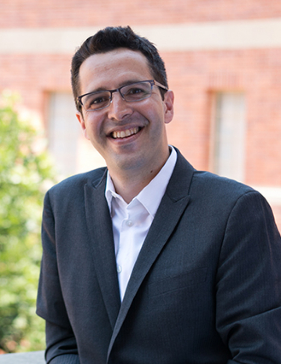 El profesor Ricardo Pérez-Truglia / UCLA Anderson School of Management