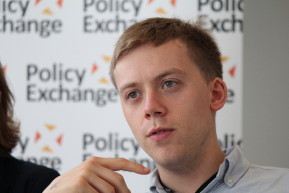 El columnista Owen Jones / Policy Exchange