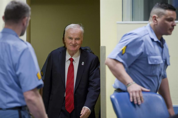 Mladic, condenado a cadena perpetua por genocidio y crímenes de guerra