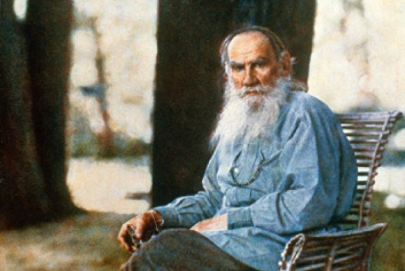 León Tolstoi en 1908, en la primera fotografía a color que se hizo en Rusia.