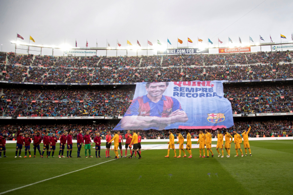El Camp Nou homenajeó a Quini