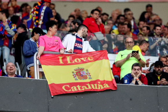 Aficionados del FC Barcelona antes del inicio del encuentro correspondiente a la final de la Copa del Rey de fútbol