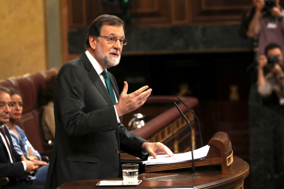 Rajoy sube a defenderse.