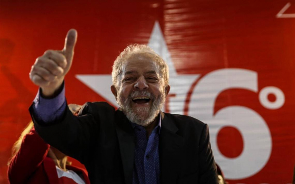 El ex presidente de Brasil Luiz Inácio Lula da Silva participa el viernes 5 de mayo de 2017 en la apertura de un congreso regional del Partido de los Trabajadores (PT), que se celebra en Sao Paulo (Brasil). FERNANDO BIZERRA EFE