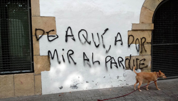 Pintadas en Irún contra los inmigrantes