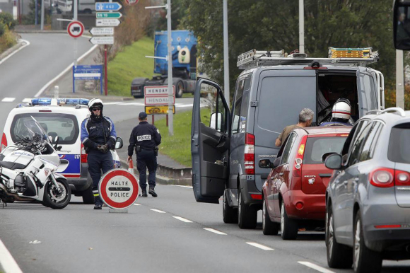 Control de la policía francesa en la frontera vasca.