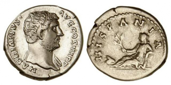 Moneda antigua de Adriano del siglo I DC. Hispania en el reverso con un conejo a sus pies.