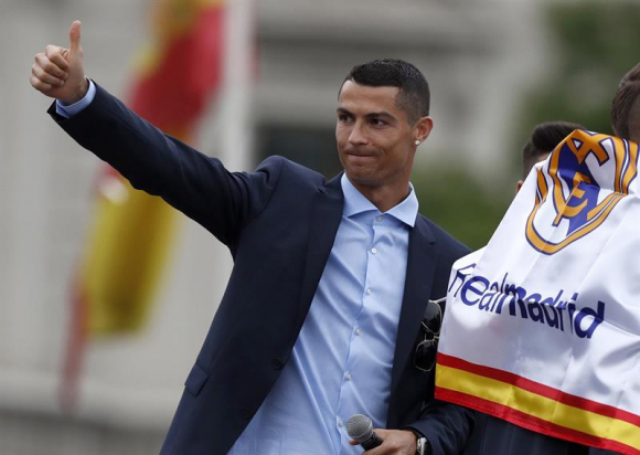 Fotografía de Cristiano Ronaldo en una celebración con el Real Madrid.