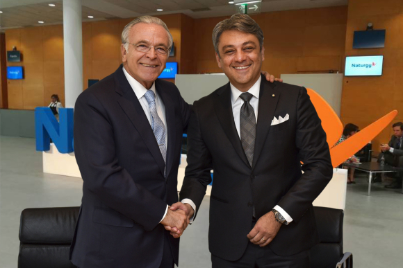 Isidro Fainé 8Naturgy) y Luca de Meo (Seat) firmaron un acuerdo para el vehículo de gas en 2017.