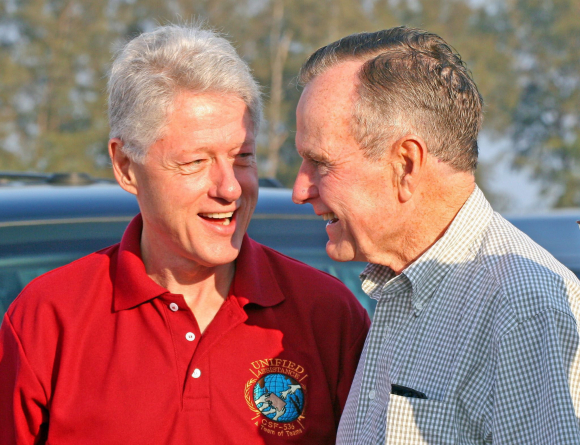 George H. W. Bush y Bill Clinton