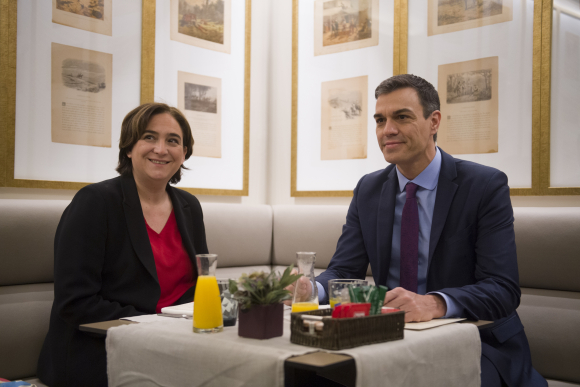 Pedro Sánchez se reúne con Ada Colau antes del Consejo de Ministros en Barcelona.