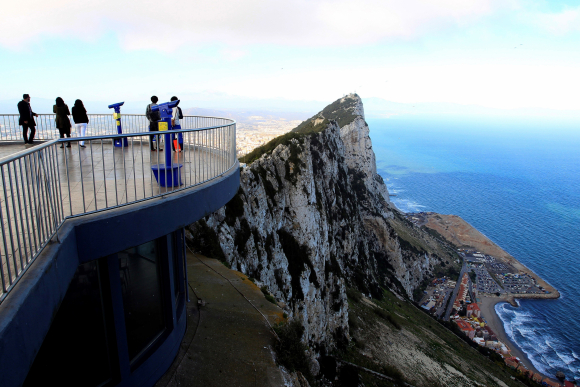 Trabajos de relleno en aguas españolas que rodean a Gibraltar