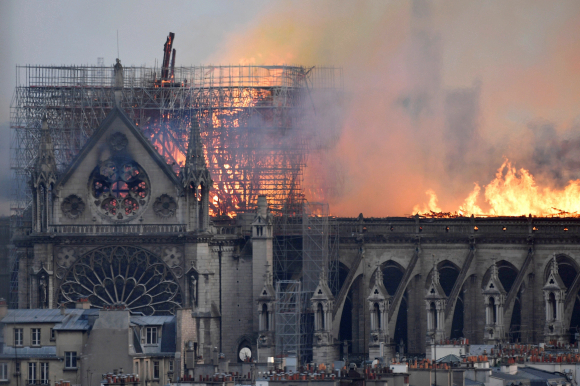 Sorprendente incendio en la catedral de Notre Dame