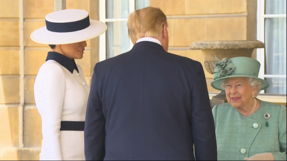 La reina Isabel II recibe a Donald Trump