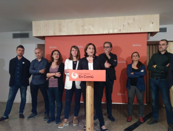 AV.- Colau defiende el acuerdo con el PSC con los votos "regalados" de Valls aunque no le gusten