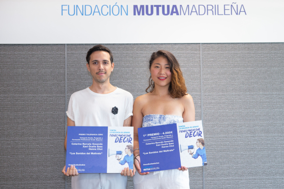 Xavi Ocaña y Hanna Choi, dos de los tres ganadores del Primer Premio en la categoría de enseñanzas superiores.