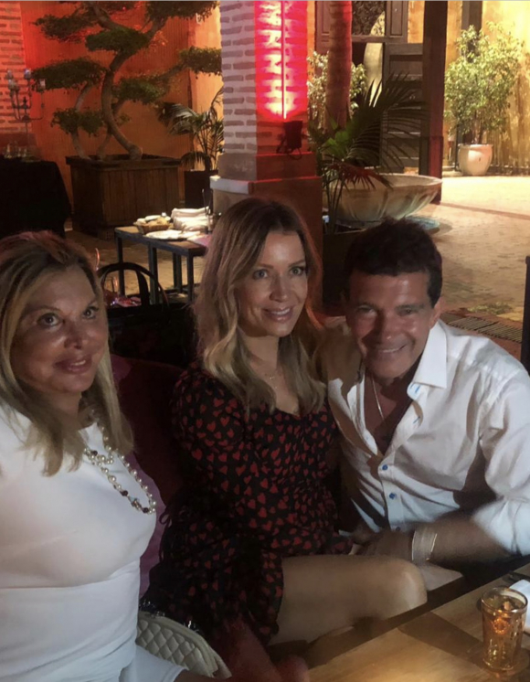 Olivia Valere, Nikole Kimpel y Antonio Banderas en la discoteca Olivia Valere, Marbella.