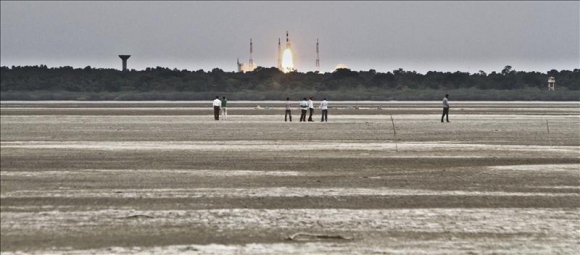 La India lanza su misión número cien al espacio