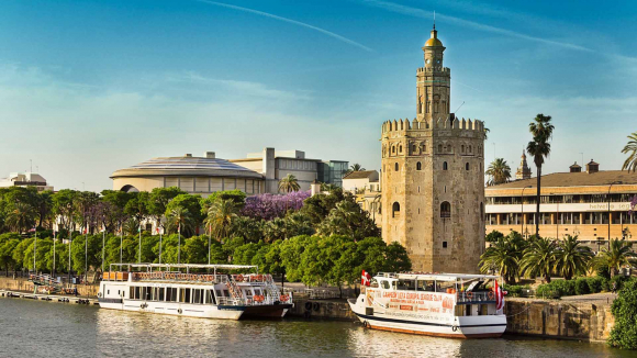 Sevilla debate si imponer la tasa turística.