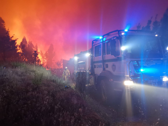 800 bomberos se concentran en el incendio en Portugal. /Protección Civil de Portugal
