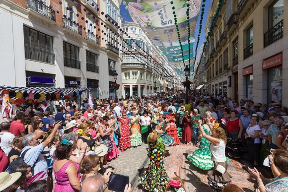 Feria de Málaga baile ocio calle Larios fiesta verano turismo turistas