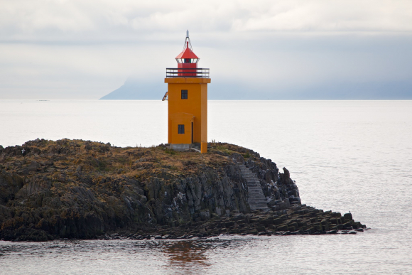 Faro en la costa de la isla de Flatey, Islandia 2012. /Flickr Marco Bellucci