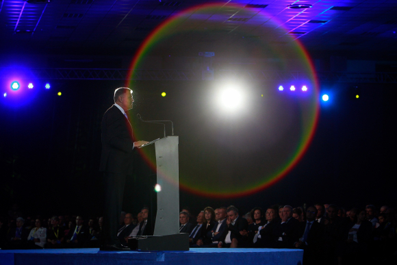 Klaus Iohannis durante un acto de campaña. / EFE