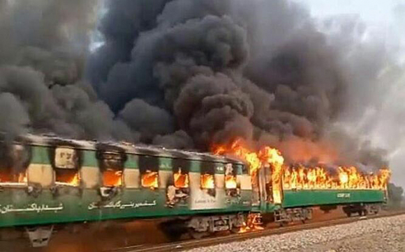 Una explosión de gas en un tren de Pakistán deja 65 muertos