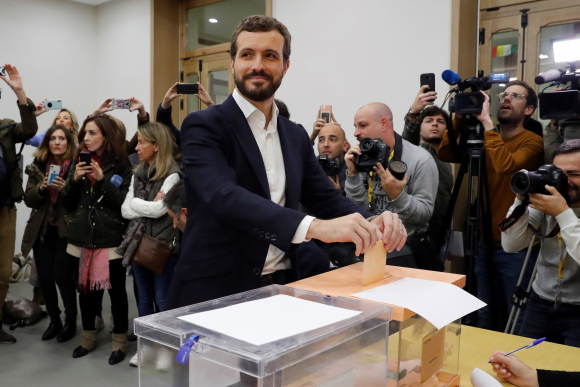 Pablo Casado vota en Madrid