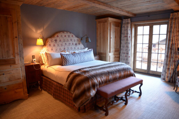 Una de las confortables y cálidas habitaciones de nuestra estancia en Los Alpes.