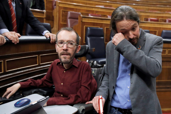 Fotografía de Pablo Iglesias junto a Echenique tras la investidura de Pedro Sánchez.