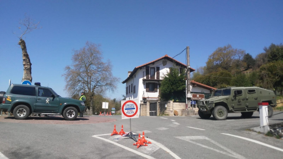Militares desplegados este domingo en la frontera con Francia en Navarra