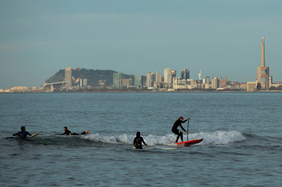 El surf también está permitido. En la imagen, Barcelona