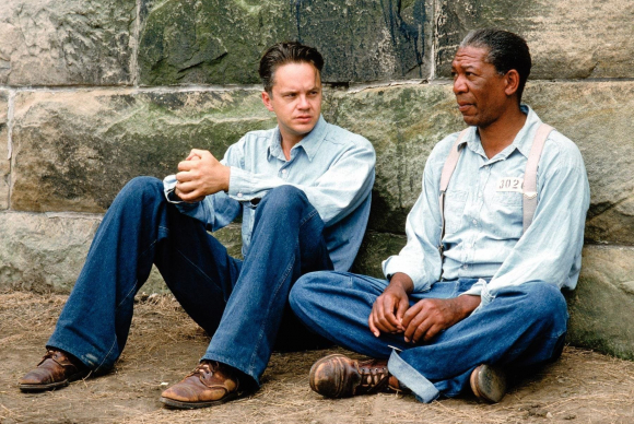 Tim Robbins y Morgan Freeman, en 'Cadena perpetua', una de las películas más valoradas por el público