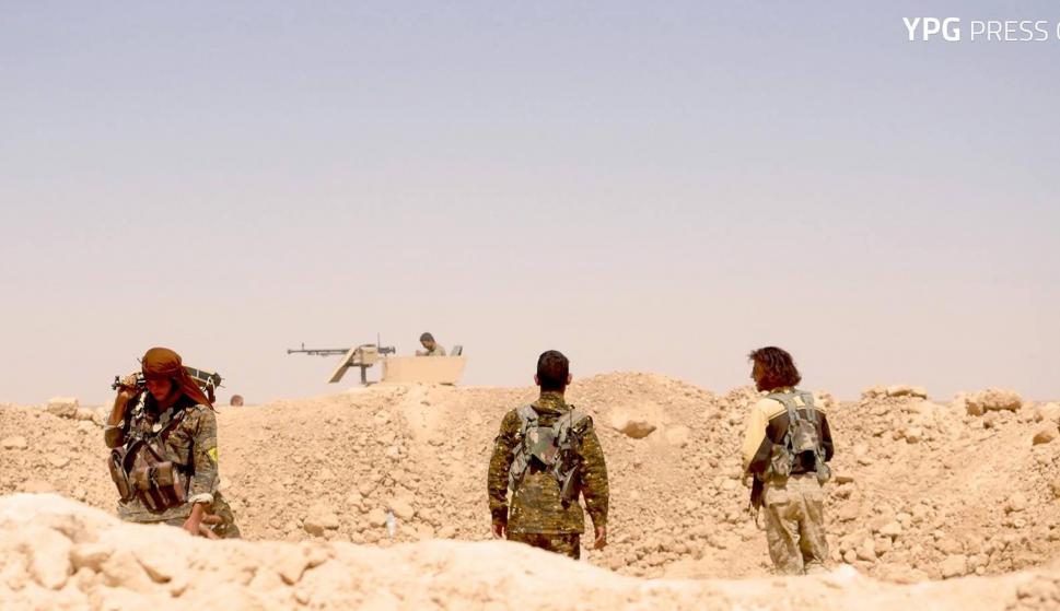 Combatientes del YPG cerca de Al -Salihiyah en septiembre pasado