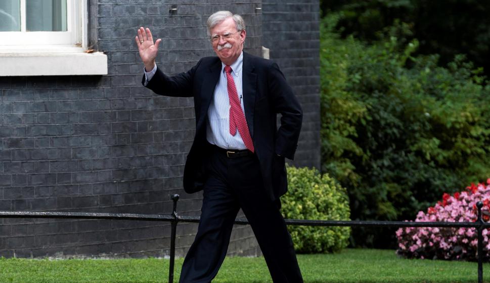 El asesor de seguridad nacional de EEUU, John Bolton, llega para reunirse en Downing Street, en Londres. /EFE/EPA/WILL OLIVER
