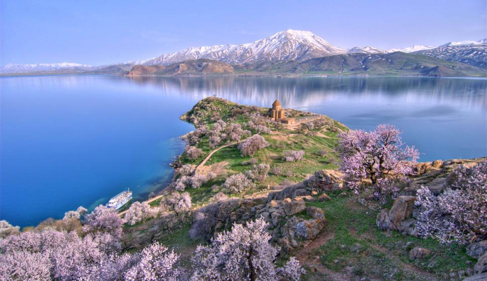 Fotografía del lago de Van en Turquía.