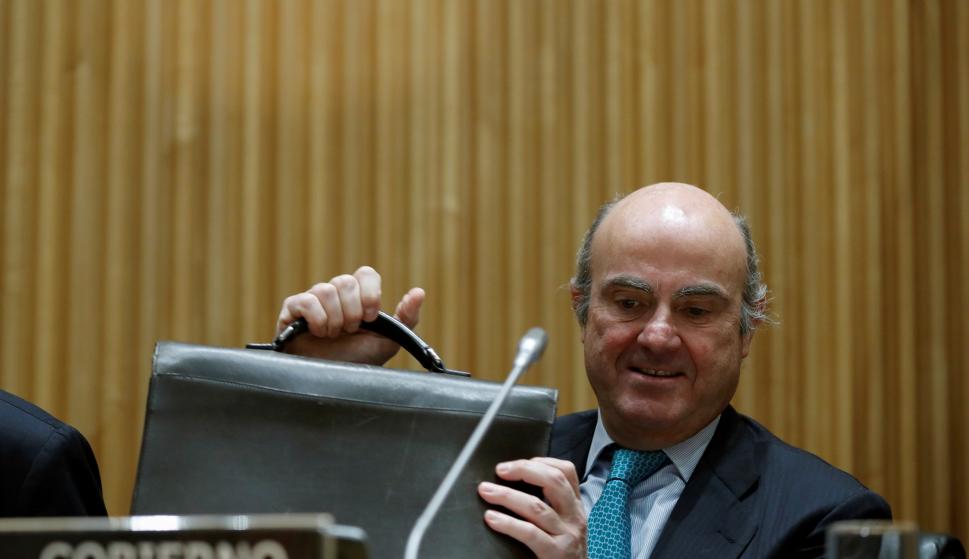 Guindos contraataca y recuerda que Bankia manipuló la cotización y las cuentas con Rato