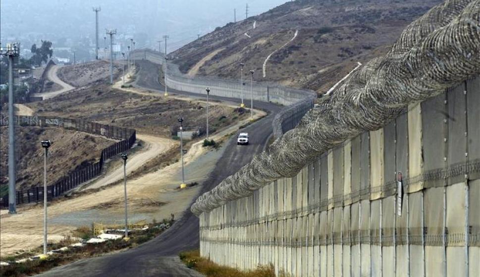 Tramo del muro que separa Estados Unidos y México. (Foto: EFE)