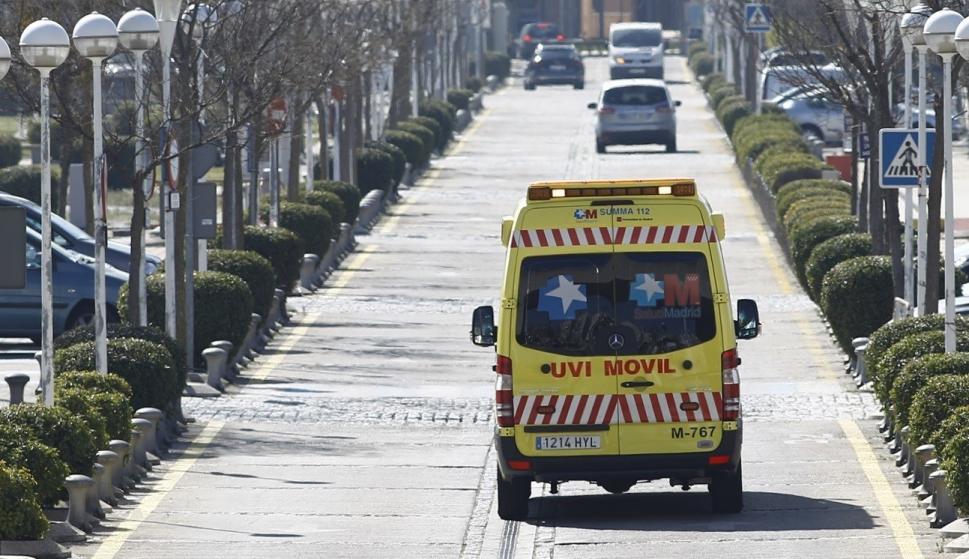 Los facultativos intubaron al varón de 35 años y le trasladaron al Hospital Clínico de Madrid en estado grave.